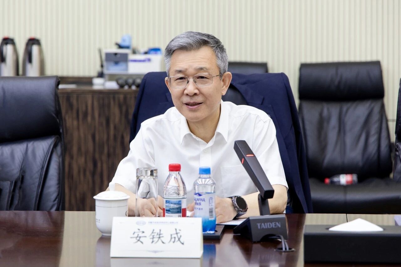 安铁成.jpg