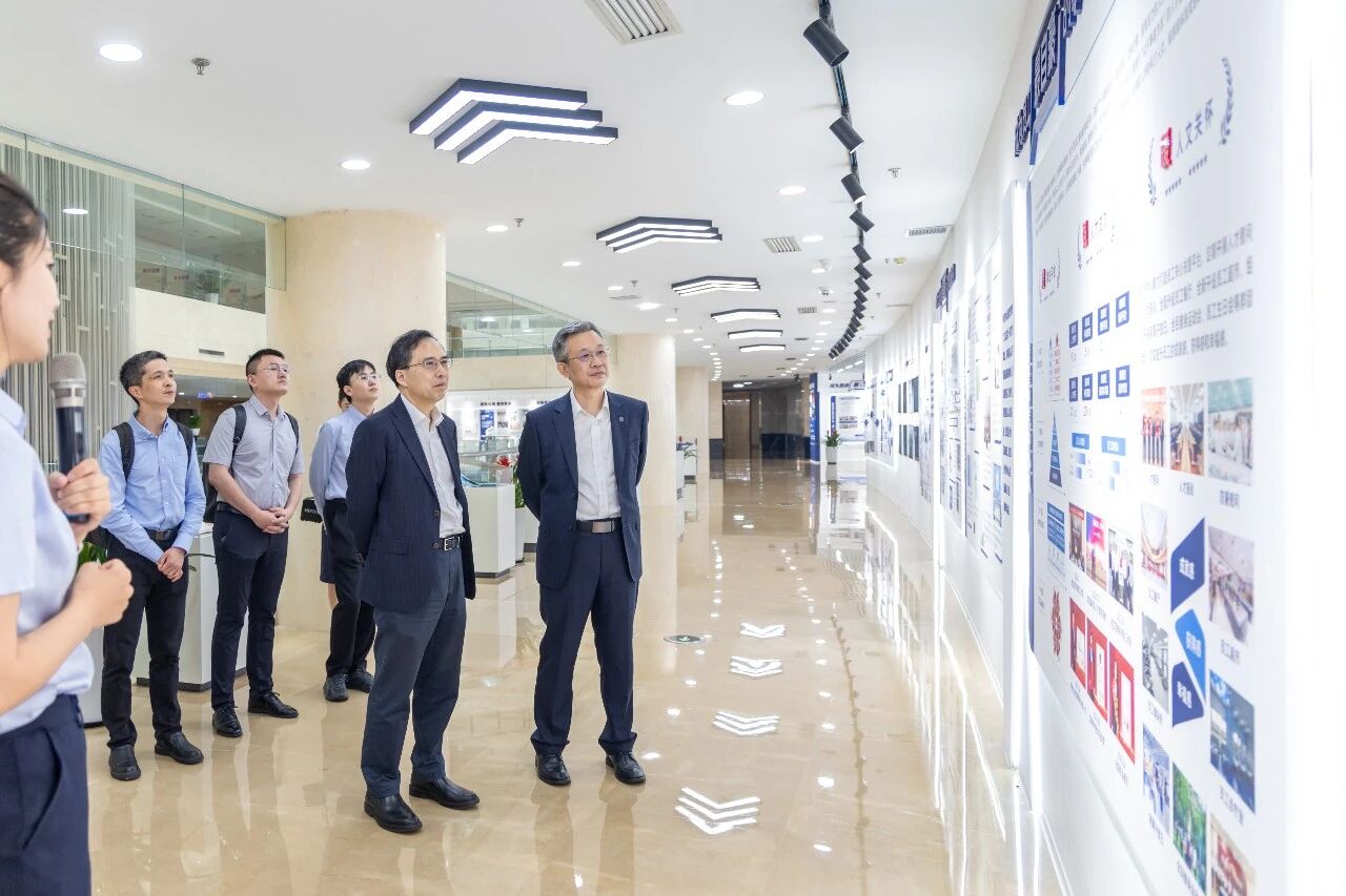 参观照.jpg