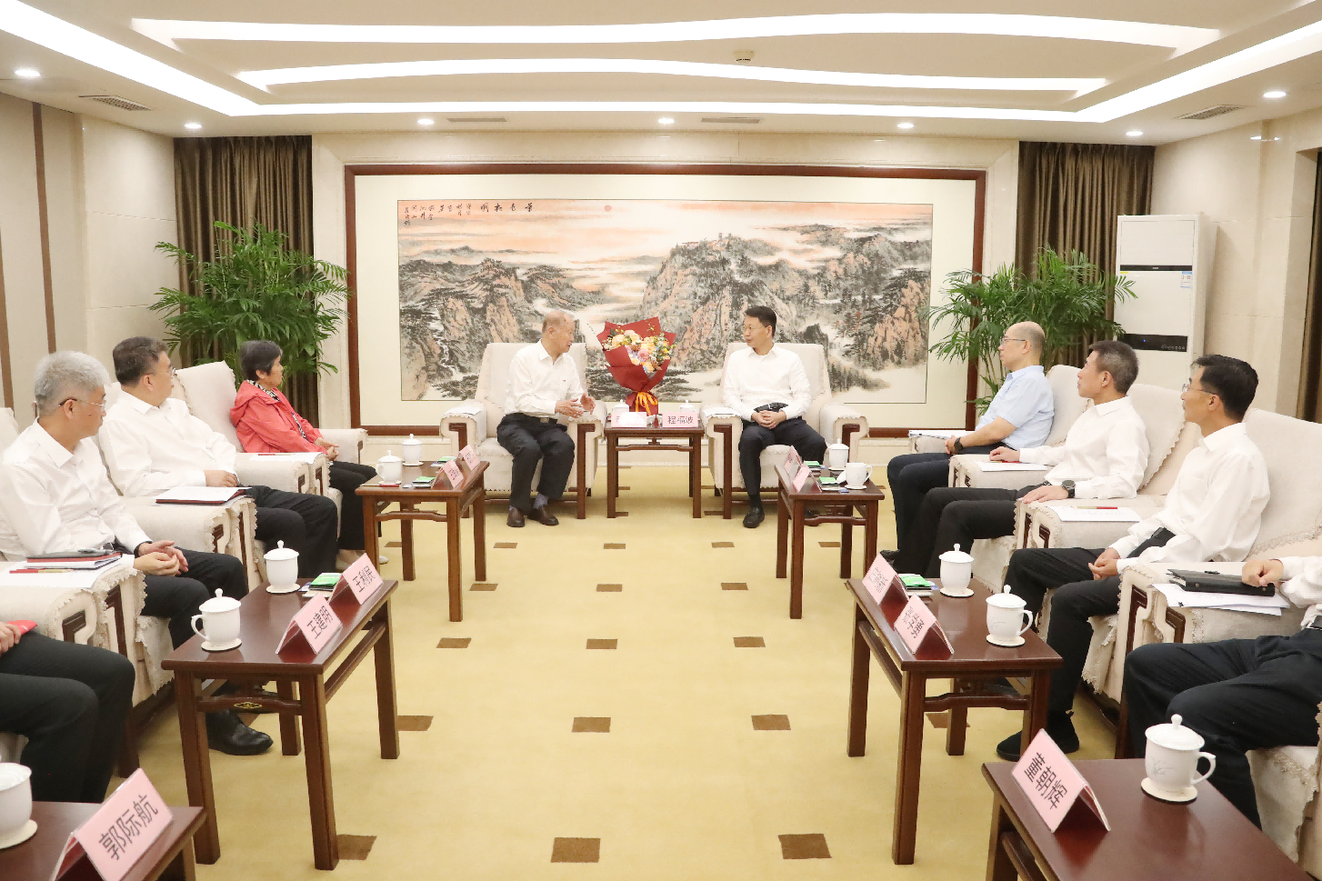 1783580425984064.png 国资委7.8院士座谈.png